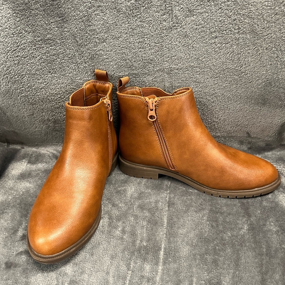 Cat & Jack kids ankle boots/ booties Side Zipper, stretchy panel. Tan Sz 3. NWOT - Picture 2 of 9